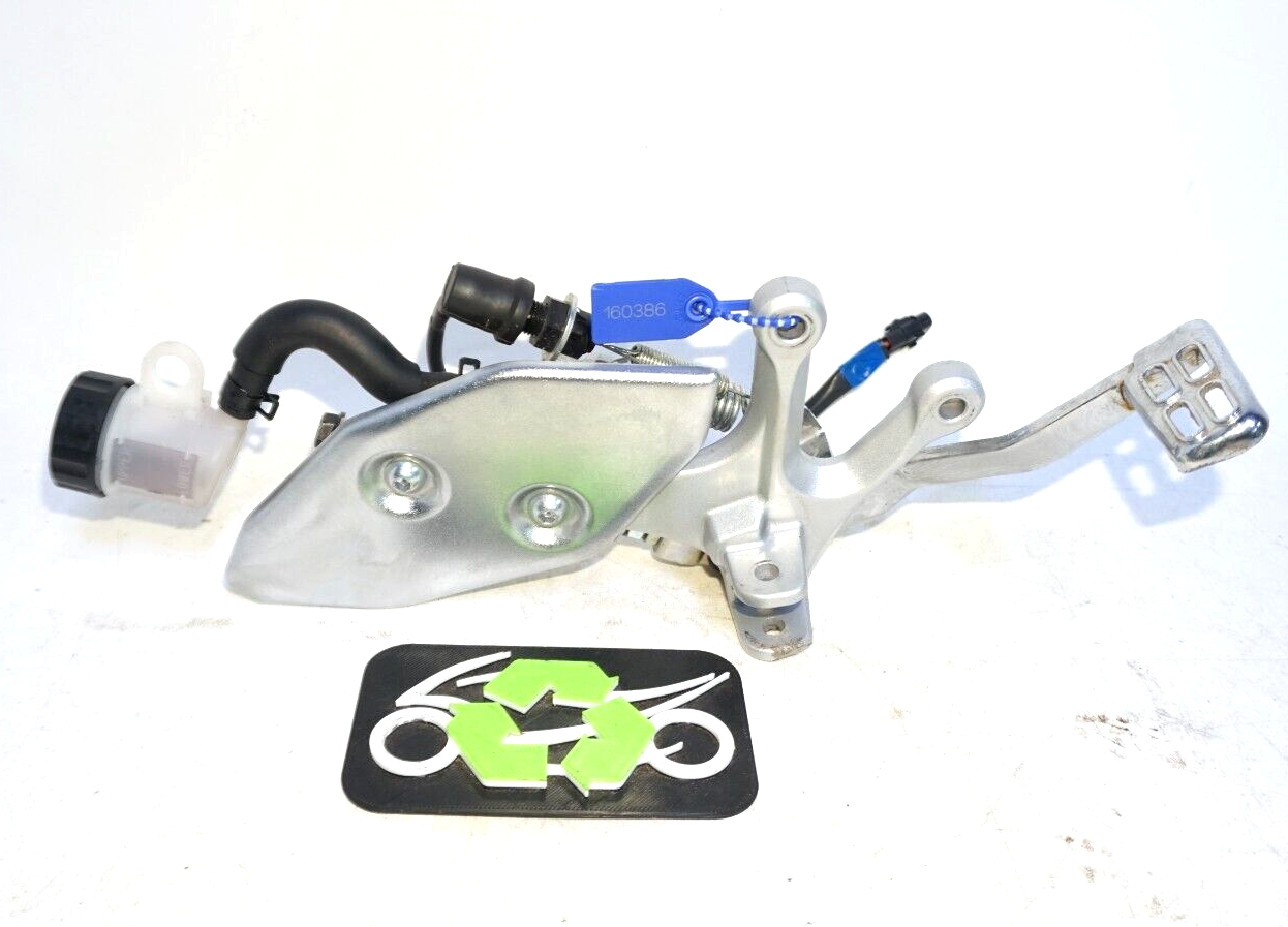 2018-2023 Yamaha R3 YZFR3 Front Right Foot Peg Mount Master Cylinder 160386 OEM