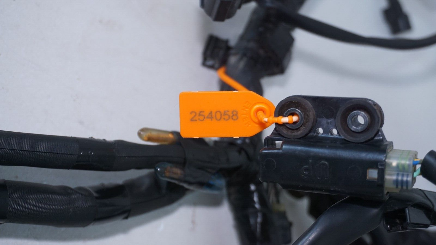 14 15 16 YAMAHA FZ09 FZ-09 MAIN ENGINE WIRING HARNESS MOTOR WIRE 254058 OEM