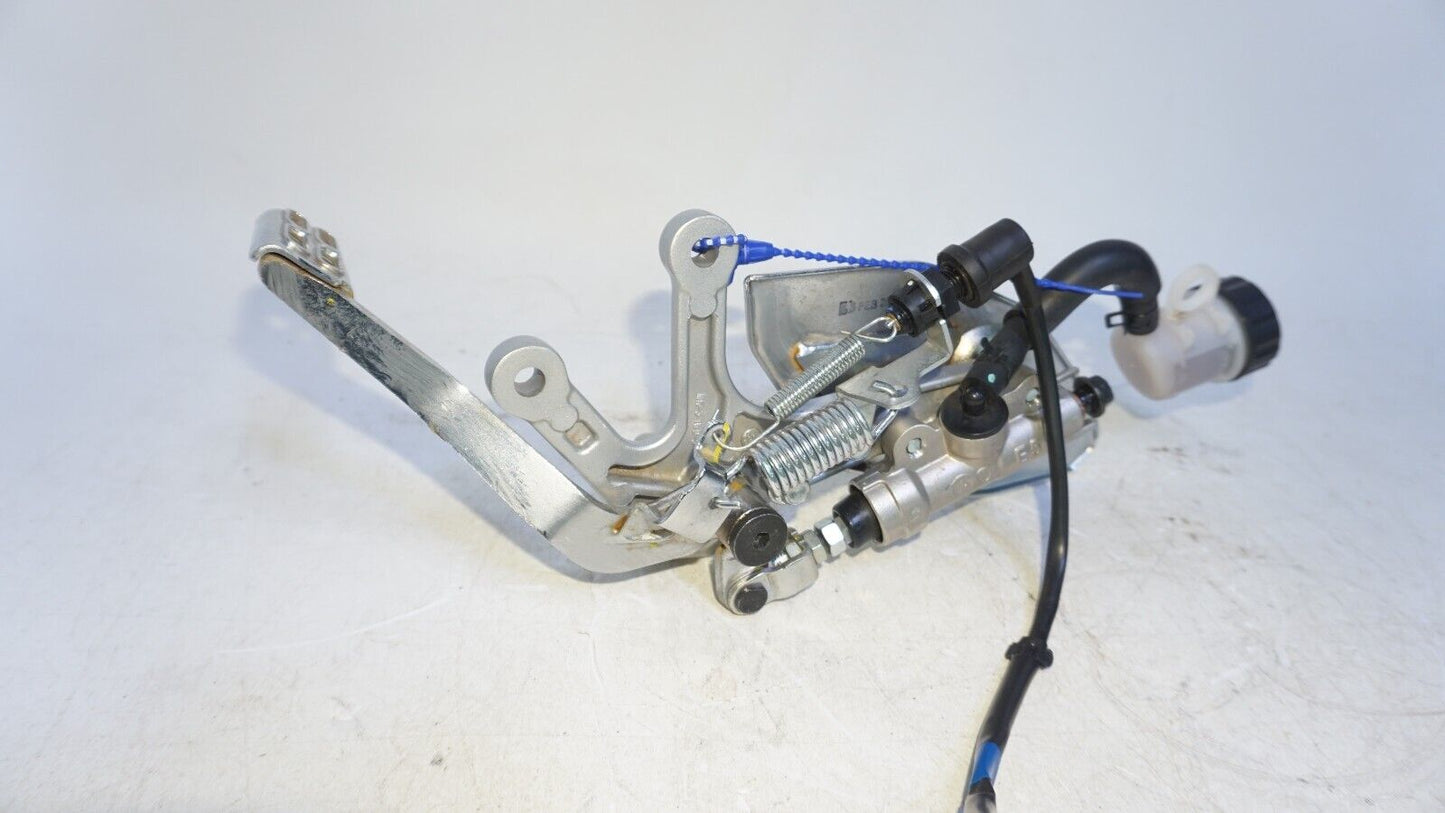 2018-2023 Yamaha R3 YZFR3 Front Right Foot Peg Mount Master Cylinder 160386 OEM