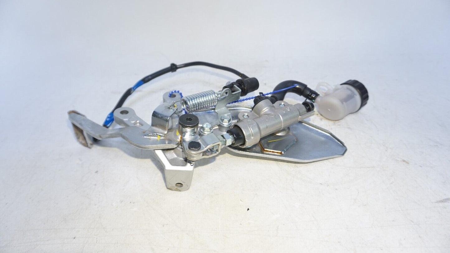 2018-2023 Yamaha R3 YZFR3 Front Right Foot Peg Mount Master Cylinder 160386 OEM