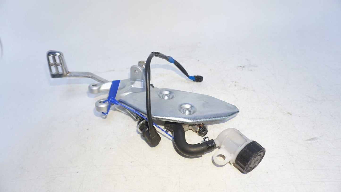 2018-2023 Yamaha R3 YZFR3 Front Right Foot Peg Mount Master Cylinder 160386 OEM