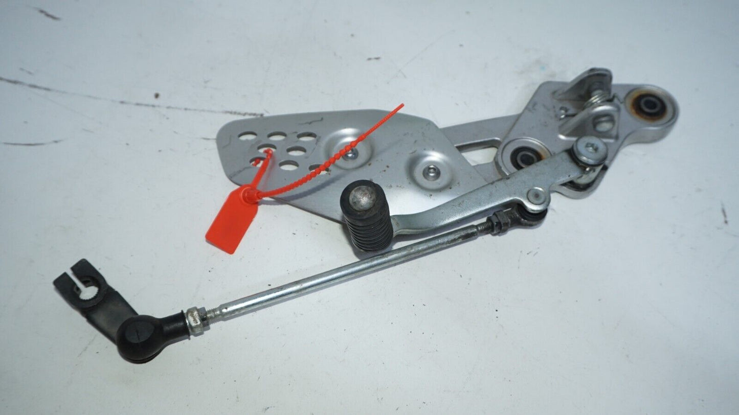 18 19 20 YAMAHA MT-07 MT07 LEFT REARSET DRIVER SHIFTER PEDAL PEG BRACKET 148101