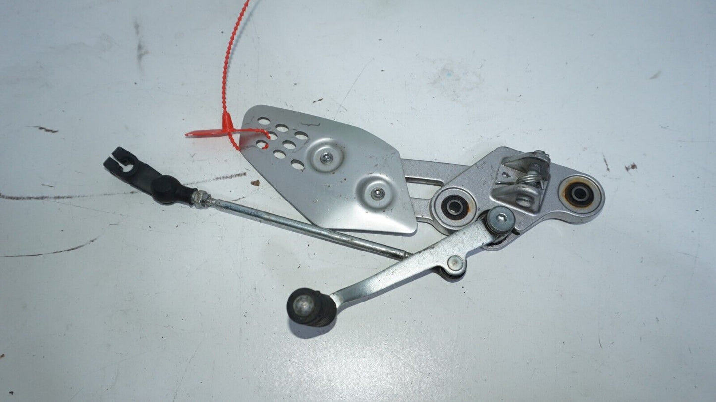 18 19 20 YAMAHA MT-07 MT07 LEFT REARSET DRIVER SHIFTER PEDAL PEG BRACKET 148101