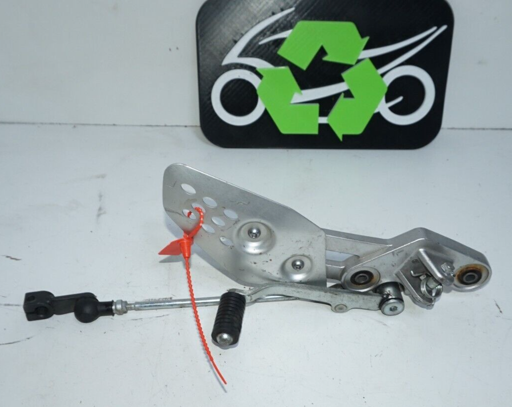 18 19 20 YAMAHA MT-07 MT07 LEFT REARSET DRIVER SHIFTER PEDAL PEG BRACKET 148101