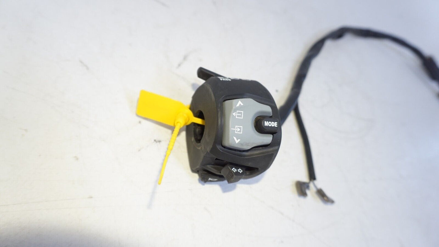 2023 17-23 SUZUKI GSXR 1000 OEM LEFT CLIP ON MODE SWITCH TURN HORN 239429 OEM