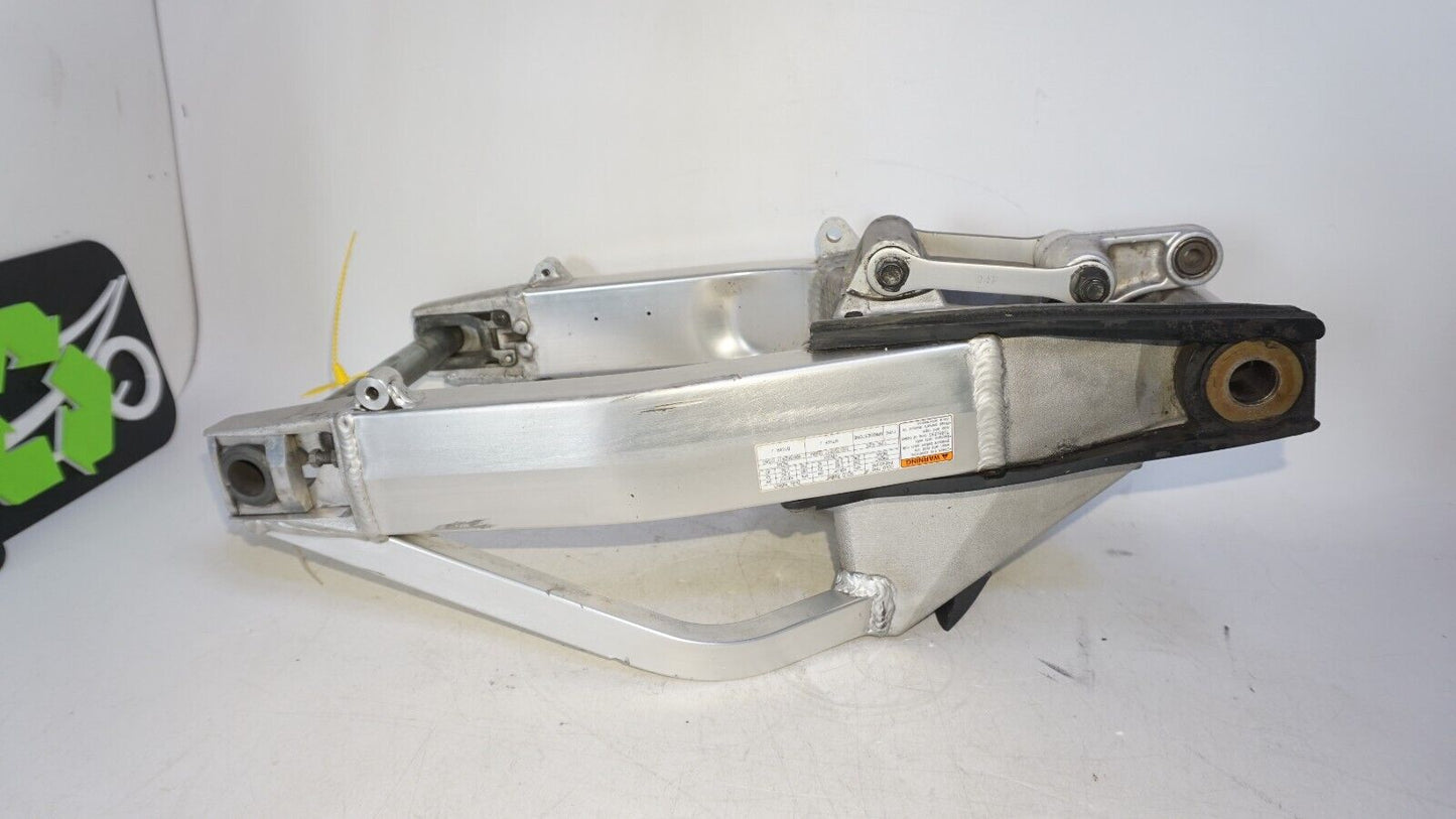2000 2001 2002 2003 Suzuki GSXR 750 SWINGARM Swing Arm AXLE LINKAGE 239311 OEM