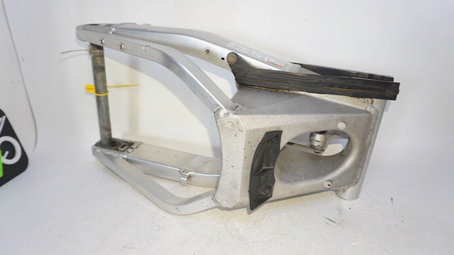 2000 2001 2002 2003 Suzuki GSXR 750 SWINGARM Swing Arm AXLE LINKAGE 239311 OEM
