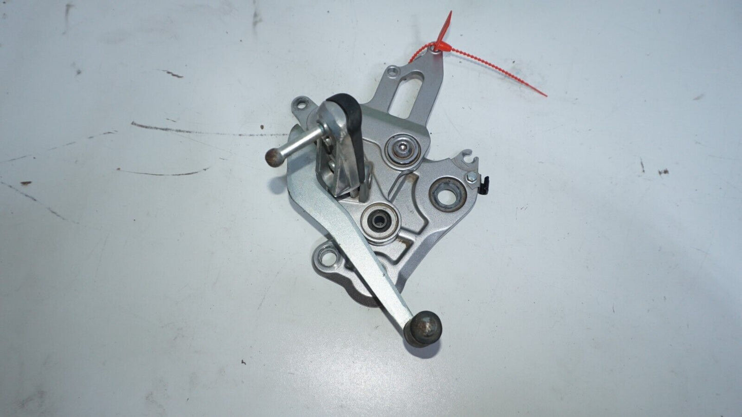 15-17 Yamaha FZ07 Oem Right Rearset Rear Set Foot Peg Bracket Mount 148054 OEM