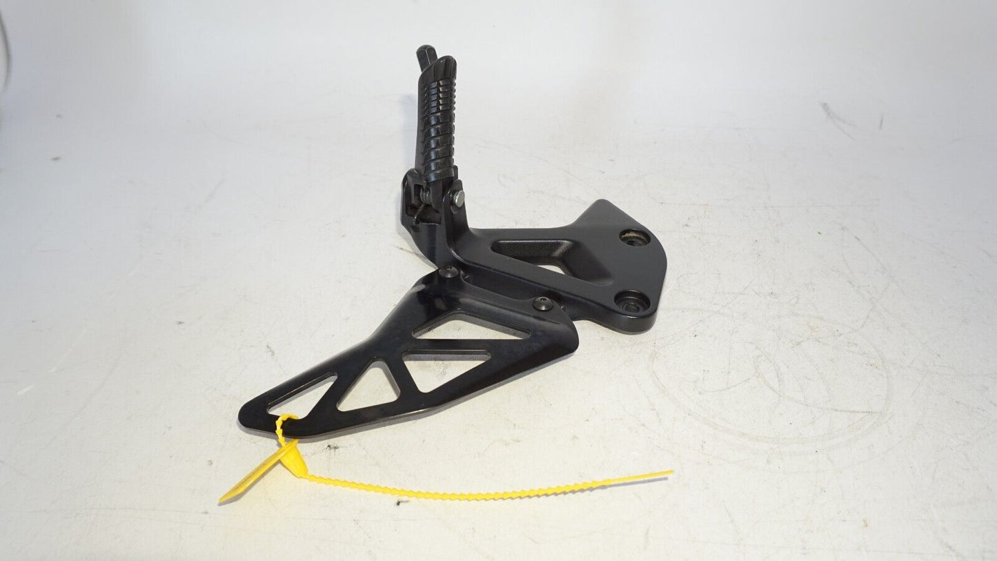 2023 17-23 SUZUKI GSXR 1000 LEFT REARSET REAR SET DRIVER FOOT PEG 239417 OEM