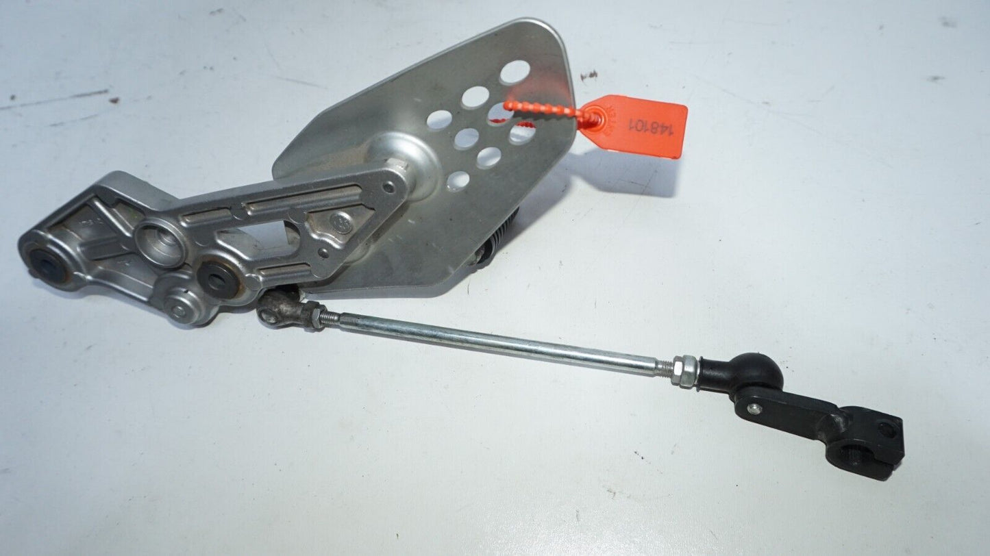18 19 20 YAMAHA MT-07 MT07 LEFT REARSET DRIVER SHIFTER PEDAL PEG BRACKET 148101