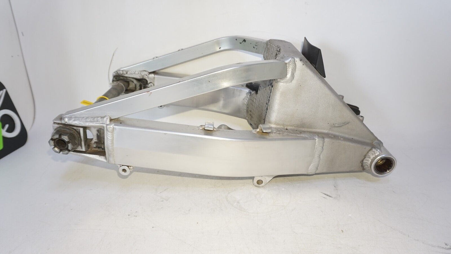 2000 2001 2002 2003 Suzuki GSXR 750 SWINGARM Swing Arm AXLE LINKAGE 239311 OEM