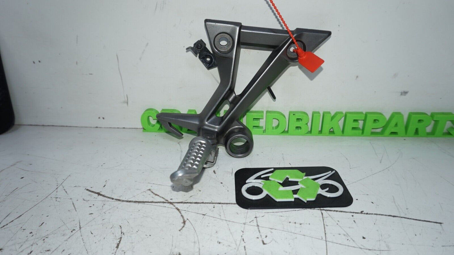 2013 - 17 KAWASAKI NINJA 300 EX300 RIGHT REAR FOOT PEG 35063-0842 148876 OEM