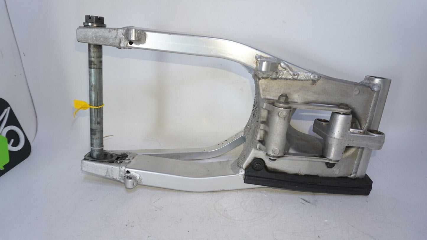 2000 2001 2002 2003 Suzuki GSXR 750 SWINGARM Swing Arm AXLE LINKAGE 239311 OEM