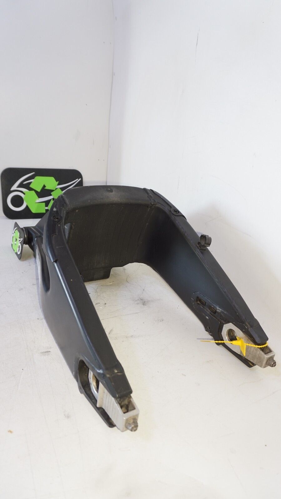 2008 - 2016 Yamaha YZFR6 YZF R6R R6 Rear Swing Arm Swingarm 239314 OEM