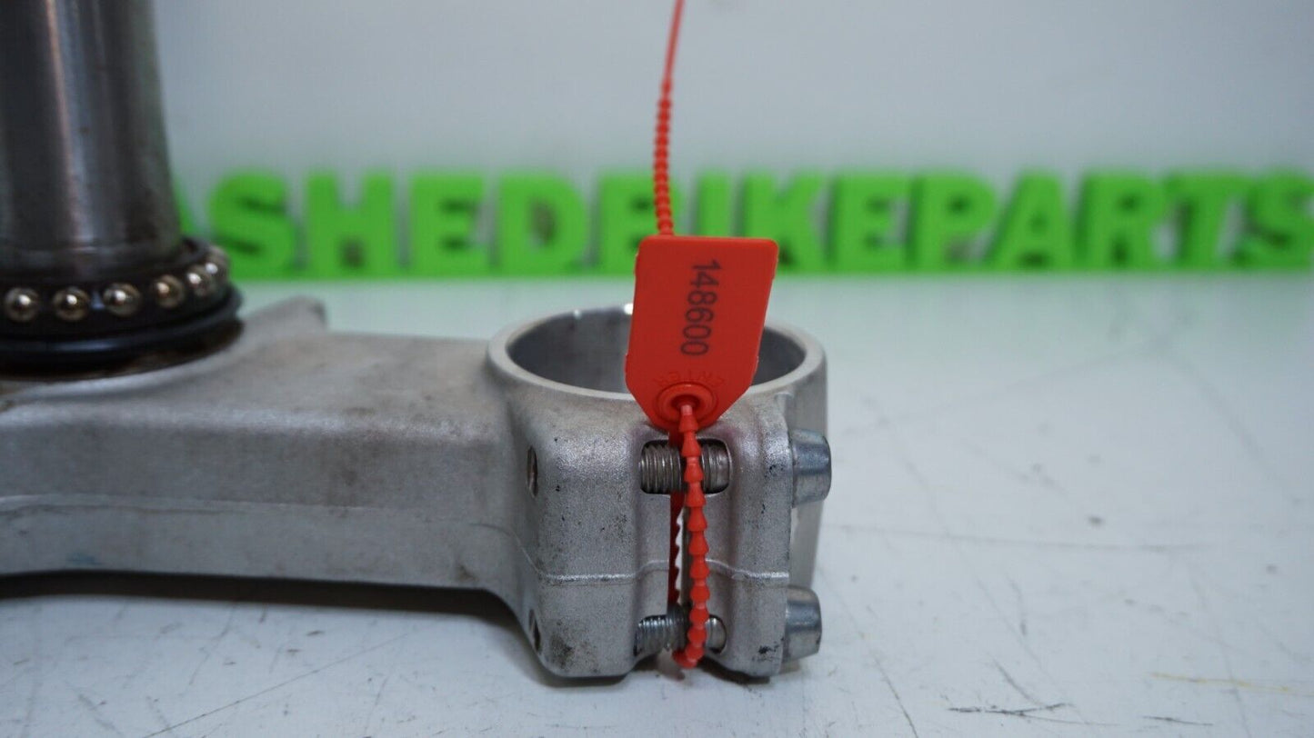 2013-2018 14 15 16 17 KAWASAKI NINJA ZX6R 636 CLAMP LOWER TRIPLE 148600 OEM