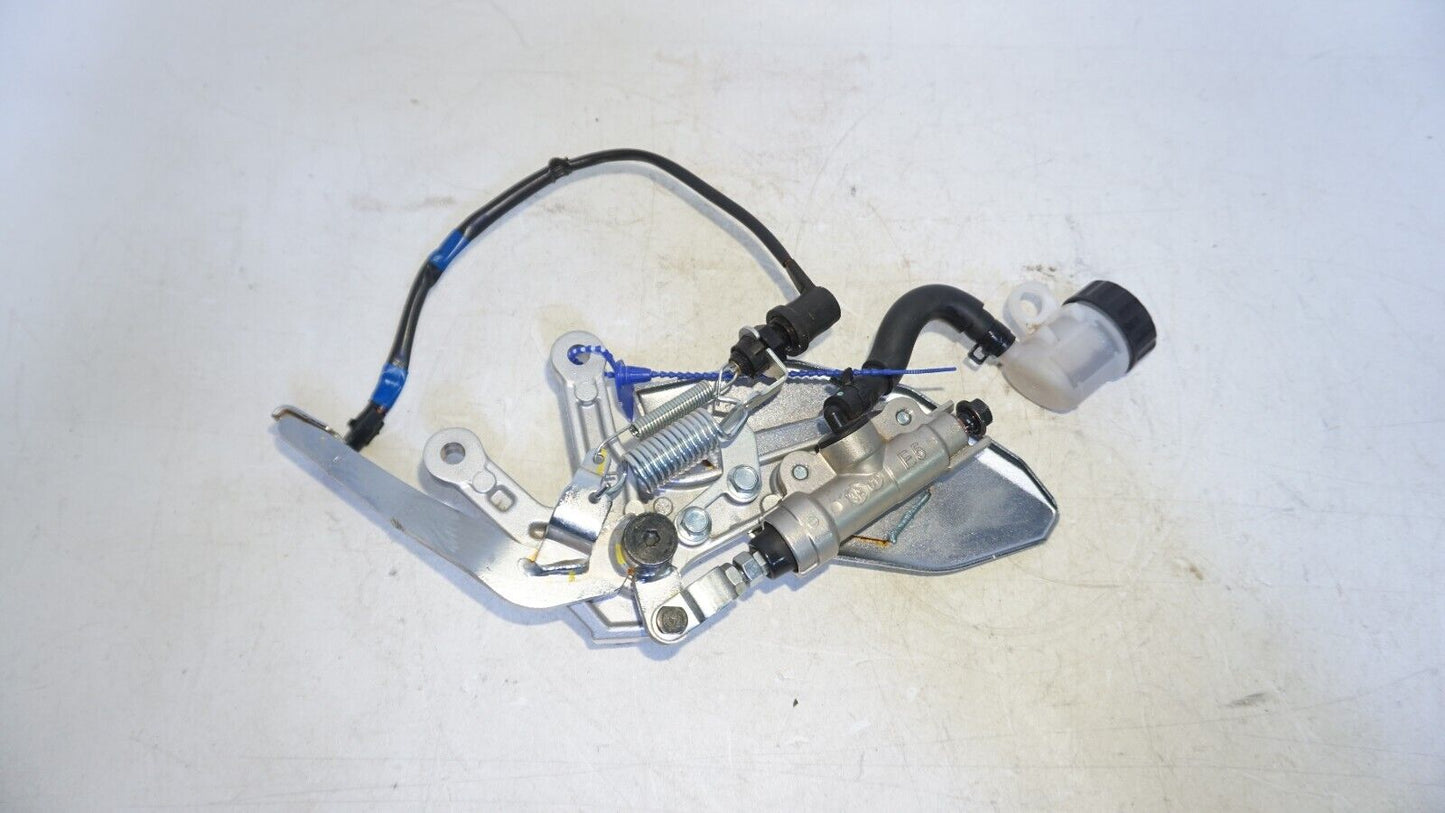 2018-2023 Yamaha R3 YZFR3 Front Right Foot Peg  Mount Master Cylinder 160386 OEM