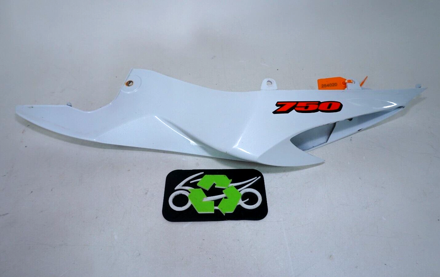 2023 11-24 Suzuki GSXR 600 750 LEFT SIDE REAR BACK TAIL FAIRING WHITE 254020 OEM