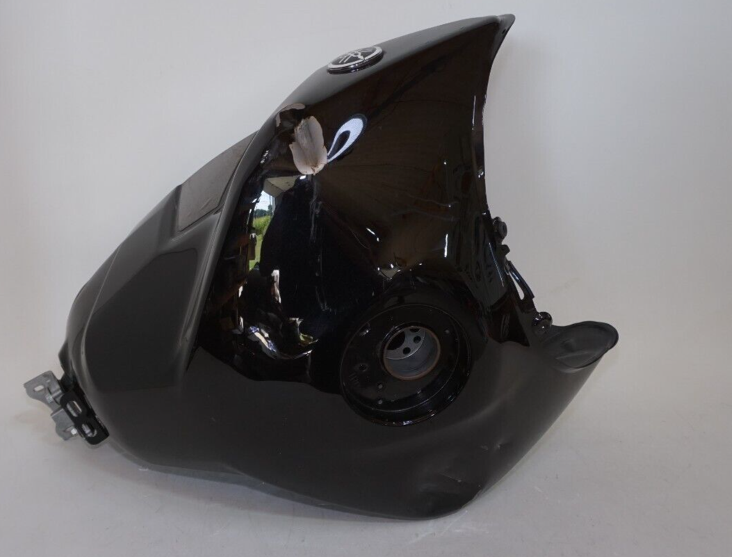 2015 14-16 Yamaha FZ09 FZ-09 GAS FUEL TANK DENTED NO LEAKS BLACK 254077 OEM