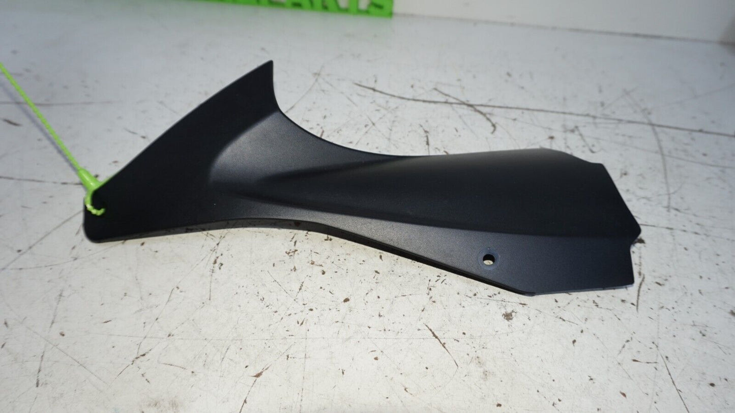 2006 07 Yamaha R6 YZFR6 Right Side Panel Cowl Fairing 2C0-2837M-00  147729 OEM