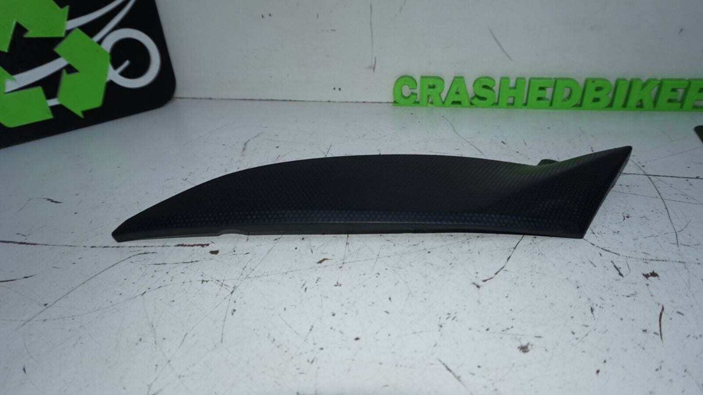 2004 -06 YAMAHA YZF R1 LEFT SIDE BOTTOM FUEL TANK FAIRING COVER PANEL 148884 OEM