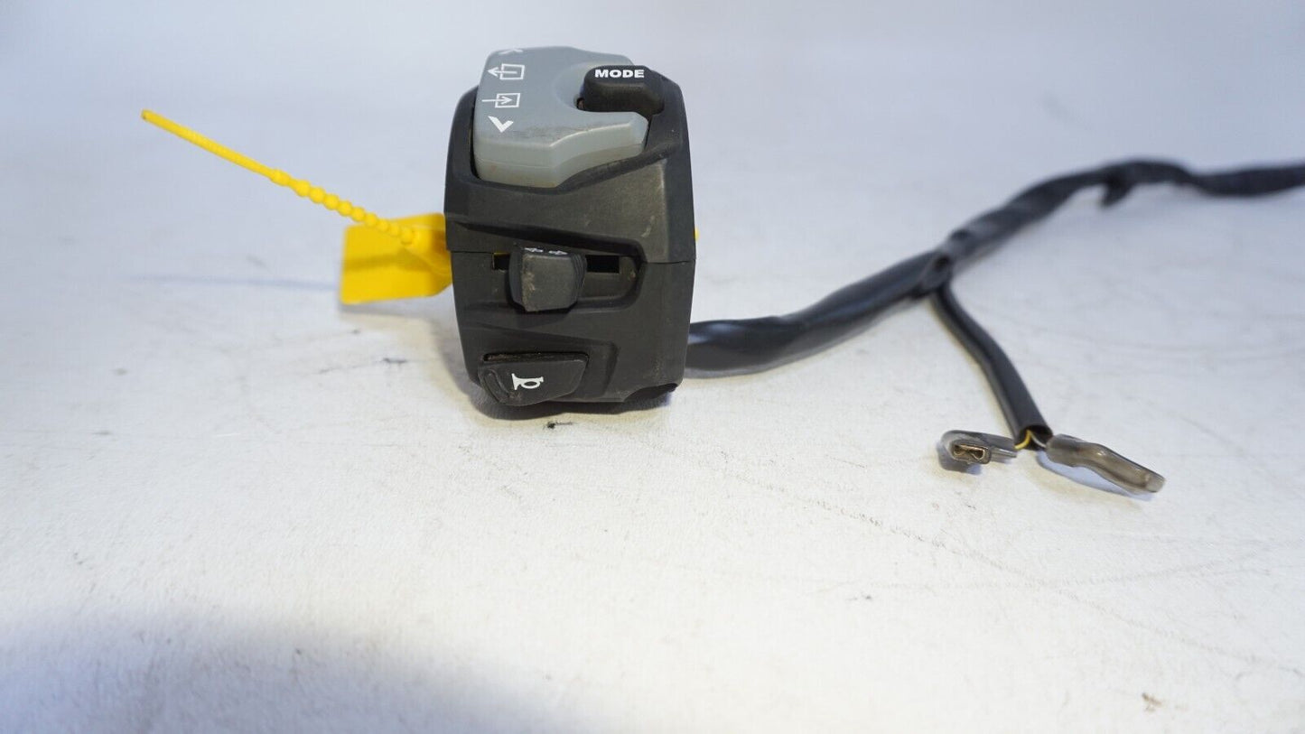 2023 17-23 SUZUKI GSXR 1000 OEM LEFT CLIP ON MODE SWITCH TURN HORN 239429 OEM