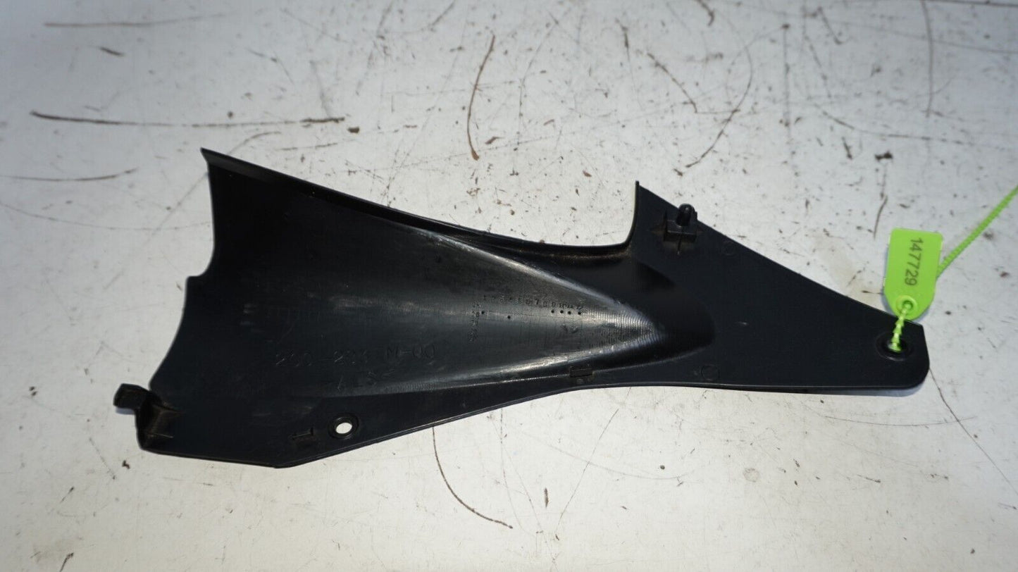 2006 07 Yamaha R6 YZFR6 Right Side Panel Cowl Fairing 2C0-2837M-00  147729 OEM