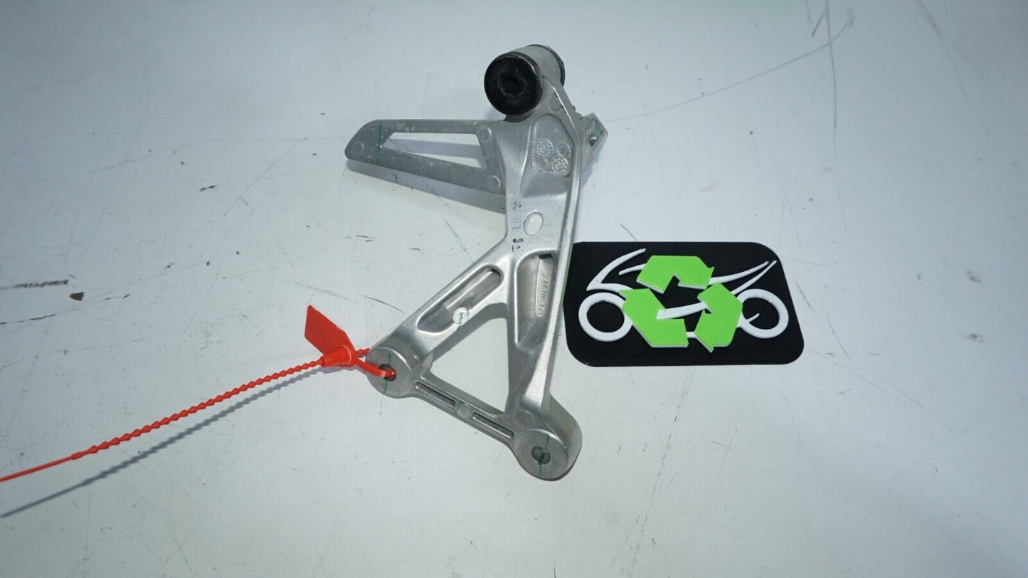 2019 16-21 Honda Cbr500r Cbr 500r Right Rear Back Passenger Peg  148157 OEM