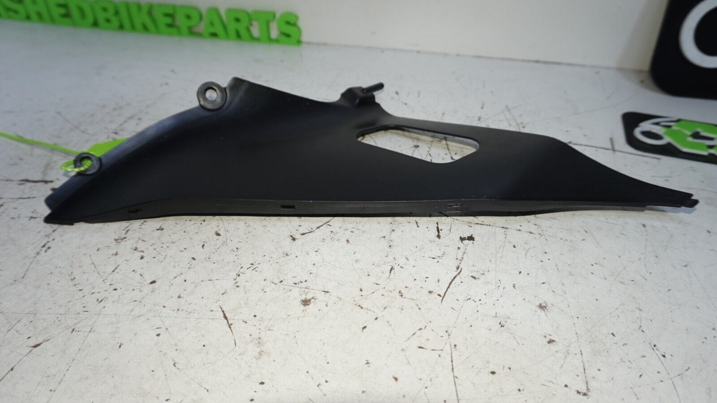 08 09 Suzuki GSXR 600 750 RIGHT FRONT SIDE PANEL COWL TRIM 94461-37H0 147727 OEM